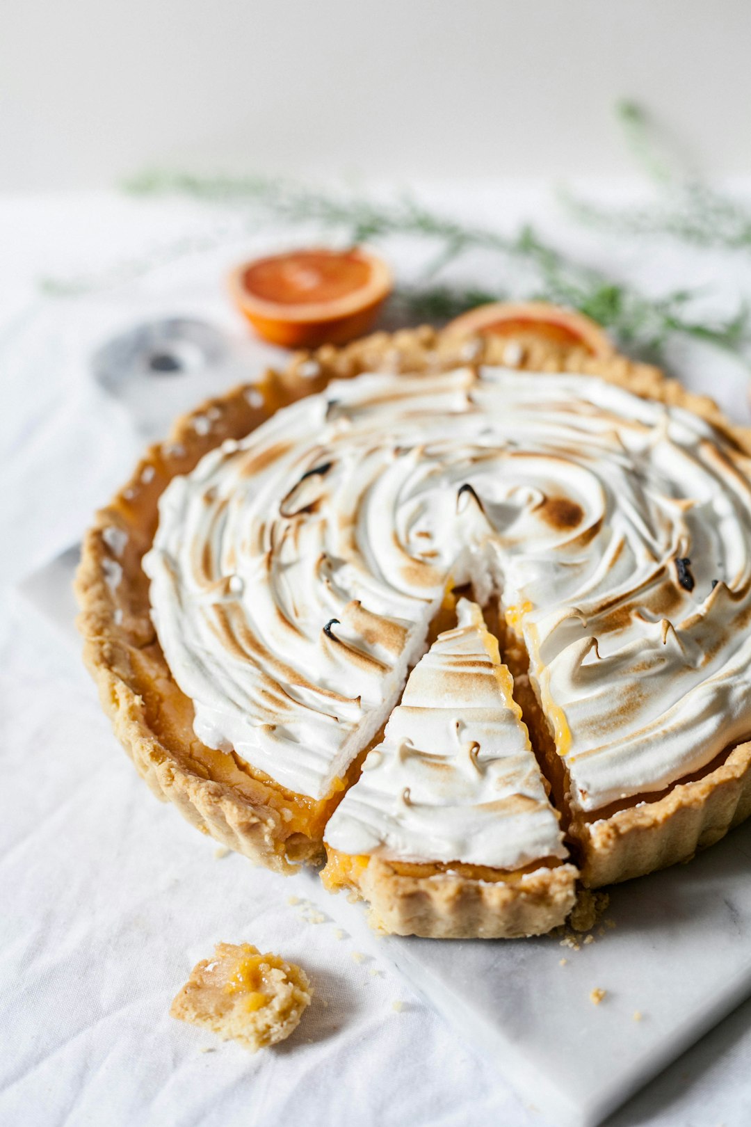 hero-gallery-03 round-sliced-pie-with-cream-ax-ljooywjy